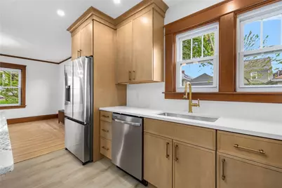 26 Welfare Avenue, Cranston, RI 02910 - Photo 6