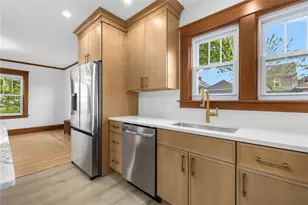 26 Welfare Ave, Cranston, RI 02910 - Photo 6