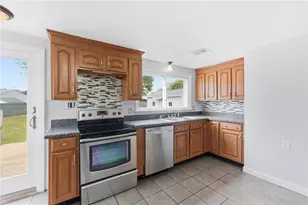 99 Potomac Rd, Warwick, RI 02888 - Photo 8