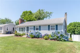 85 Treasure Rd, Narragansett, RI 02882 - Photo 1
