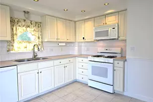 135 Cornell St, Cranston, RI 02920 - Photo 8