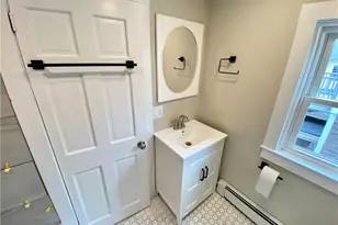 5 Simmons St, Newport, RI 02840 - Photo 8