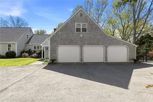 219 W Reach Dr, Jamestown, RI 02835 - Photo 4