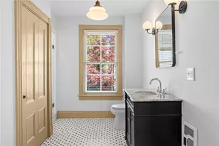 18 Barney St, Newport, RI 02840 - Photo 10