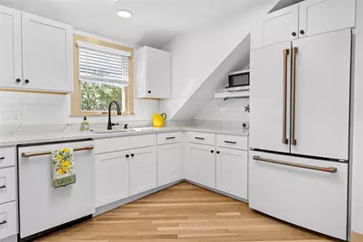 18 Barney Street #3, Newport, RI 02840 - Photo 6
