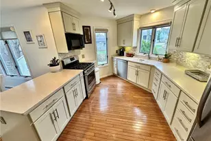 35 Lilly Ln, Narragansett, RI 02882 - Photo 6