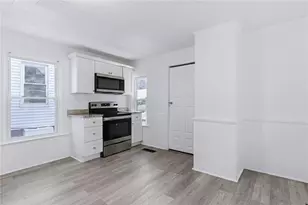 33 Pleasant St, Woonsocket, RI 02895 - Photo 8