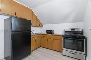 33 Pleasant St, Woonsocket, RI 02895 - Photo 24