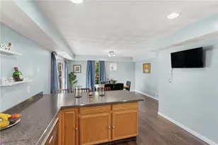 61 Metropolitan Ave, Cranston, RI 02920 - Photo 10