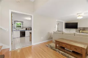 35 Superior View Blvd, North Providence, RI 02911 - Photo 4