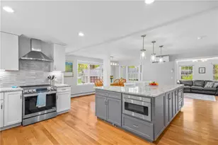 17 Will Croft St, Cumberland, RI 02864 - Photo 4