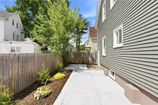 35 Lawrence St, Providence, RI 02909 - Photo 4