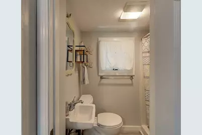 33 Warren Avenue, Middletown, RI 02842 - Photo 8