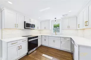 28 Eden Crest Dr, Cranston, RI 02920 - Photo 4