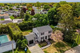 28 Eden Crest Dr, Cranston, RI 02920 - Photo 2