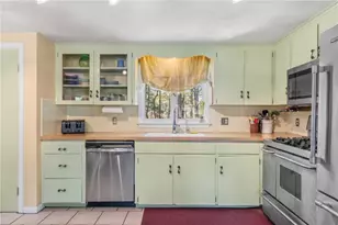 102 Woodbine Rd, South Kingstown, RI 02879 - Photo 10