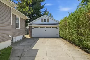 22 Waldron Ave, Cranston, RI 02910 - Photo 6