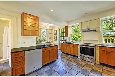 22 Irving Avenue, Providence, RI 02906 - Photo 18