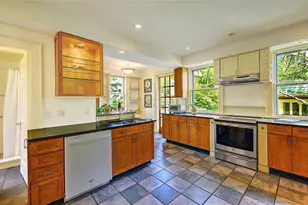 22 Irving Ave, Providence, RI 02906 - Photo 18