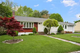45 Barren Hill Dr, Warwick, RI 02886 - Photo 2
