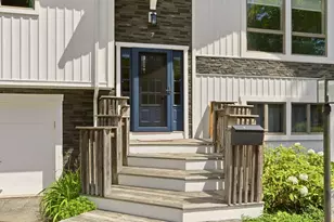 7 Friar Tuck Rd, Warwick, RI 02886 - Photo 2