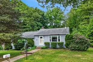 9 Friendship Ln, Smithfield, RI 02917 - Photo 2