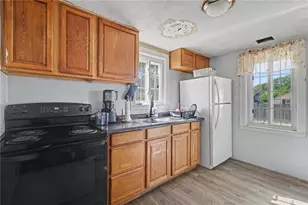 87 Easton Ave, Warwick, RI 02889 - Photo 4