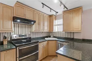 22 Danby St, Providence, RI 02904 - Photo 6