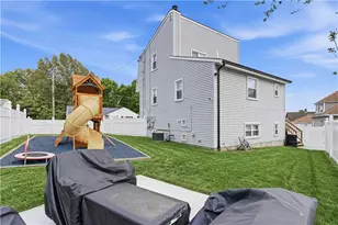 22 Danby St, Providence, RI 02904 - Photo 4