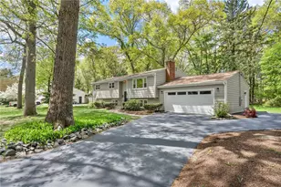 168 Edmond Dr, North Kingstown, RI 02852 - Photo 2