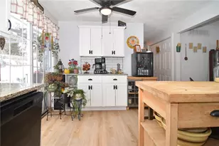 37 Gerald St, Warwick, RI 02886 - Photo 8