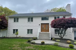 31 Wildflower Dr, Cranston, RI 02910 - Photo 2