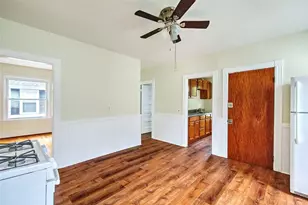 137 Hunts Ave, Pawtucket, RI 02861 - Photo 6