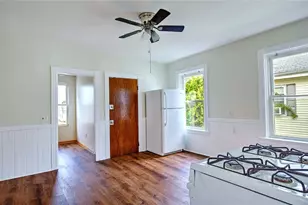 137 Hunts Ave, Pawtucket, RI 02861 - Photo 4