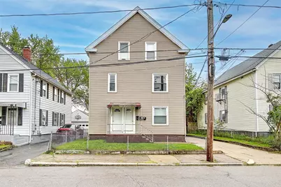 137 Hunts Avenue, Pawtucket, RI 02861 - Photo 1