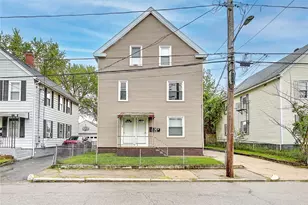 137 Hunts Ave, Pawtucket, RI 02861 - Photo 1