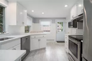 198 Northbridge Ave, Warwick, RI 02886 - Photo 4