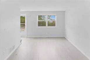 325 Washington St, West Warwick, RI 02893 - Photo 18