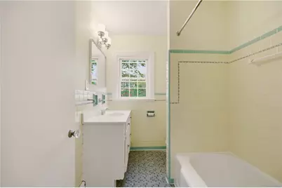 1 Red Cross Avenue #B, Newport, RI 02840 - Photo 24