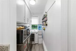 31 Yeoman Ave, Cranston, RI 02920 - Photo 8