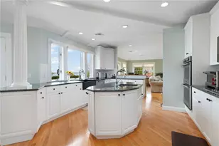 75 N Cliff Dr, Narragansett, RI 02882 - Photo 24