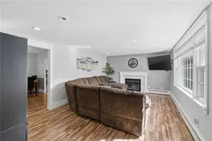43 New Britain Dr, Warwick, RI 02889 - Photo 6