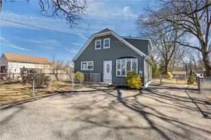176 Horse Neck Rd, Warwick, RI 02889 - Photo 2