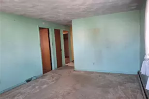 315 Grosvenor Ave, East Providence, RI 02914 - Photo 4