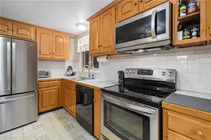637 Read School House Rd, Coventry, RI 02816 - Photo 8