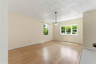 57 Hunters Crossing Dr, Coventry, RI 02816 - Photo 8
