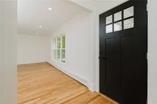 25 Pensaukee Ave, North Providence, RI 02911 - Photo 8