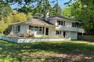 28 Hilltop Dr, Warwick, RI 02818 - Photo 2