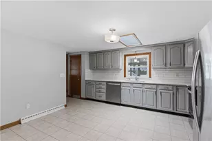 72 Julian St, Pawtucket, RI 02861 - Photo 8