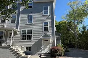 141 Narragansett Ave, Newport, RI 02840 - Photo 6